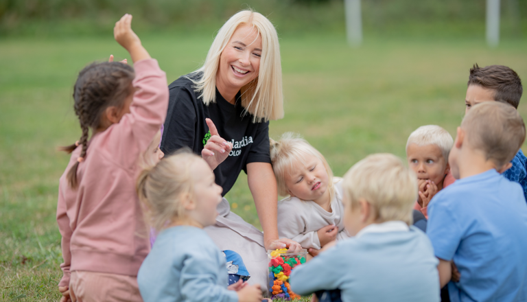 Barngrupp | Samling utomhus | Norlandia Förskolor